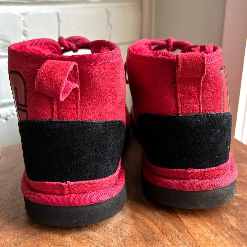 UGG Men's Neumel Graphic Outline Chukka Boot‎ Samba Red/Black Suede 8